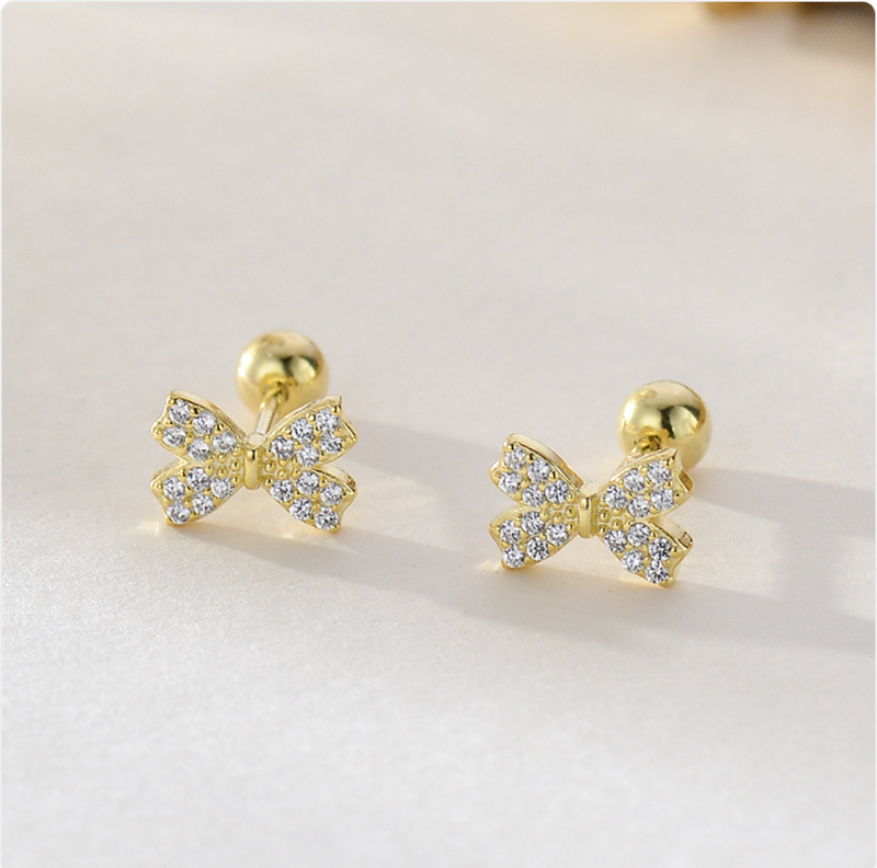 Elegant Zircon Bow Pendant Necklace